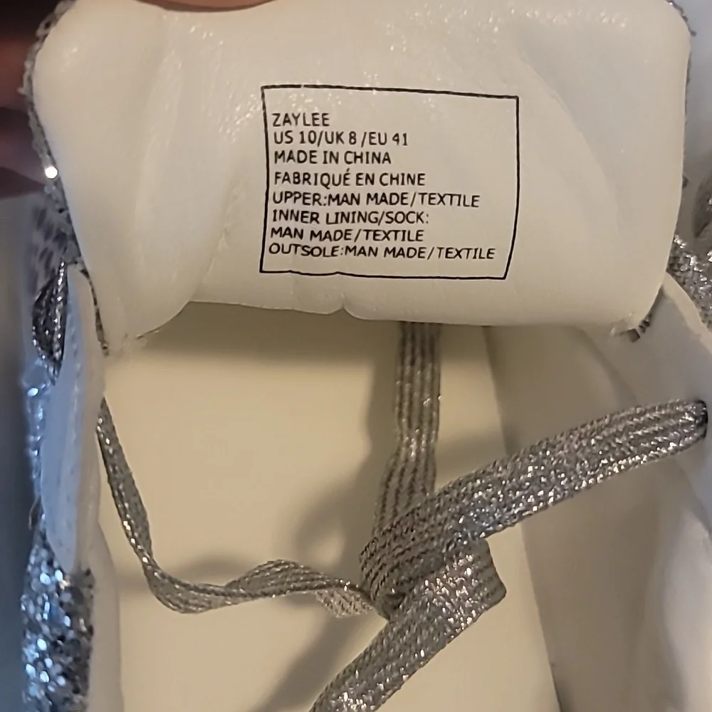 π€JUST FAB ZAYLEE SNEAKERS π€ - Picture 6 of 9